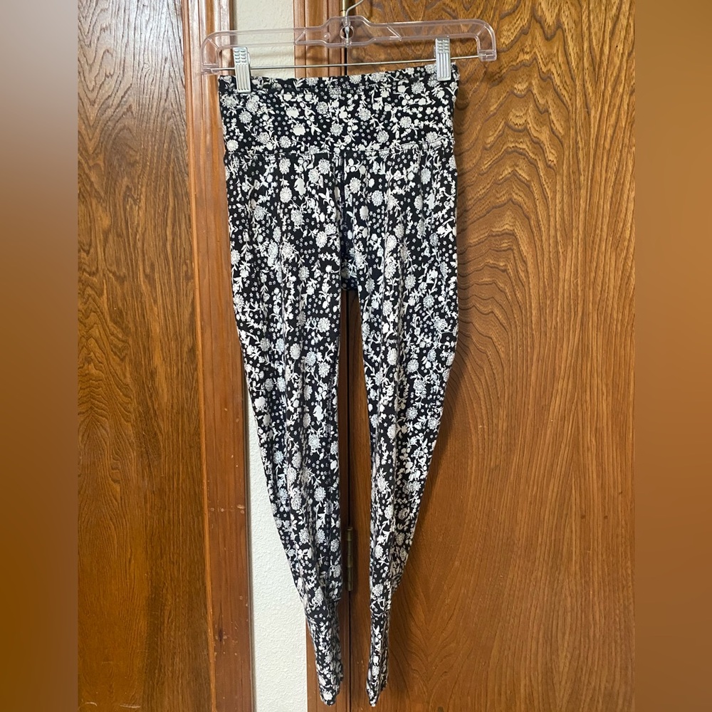 Free People printed Leggings Size XS. GUC
